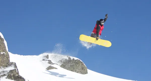 How to Do a Snowboard Grab: Master the Art of Freestyle Snowboarding